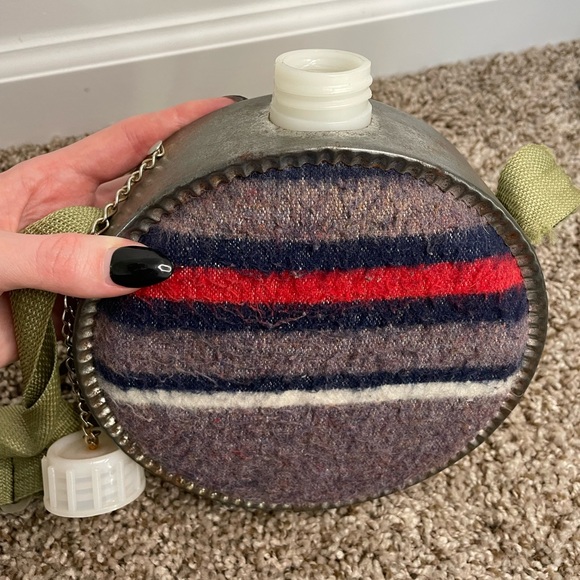 Vintage Canteen with Wool Cover - Picture 3 of 4